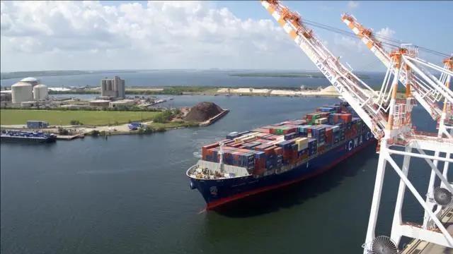 全球海运怪象:发达国家集装箱堆积如山,亚洲地区却“一箱难求”